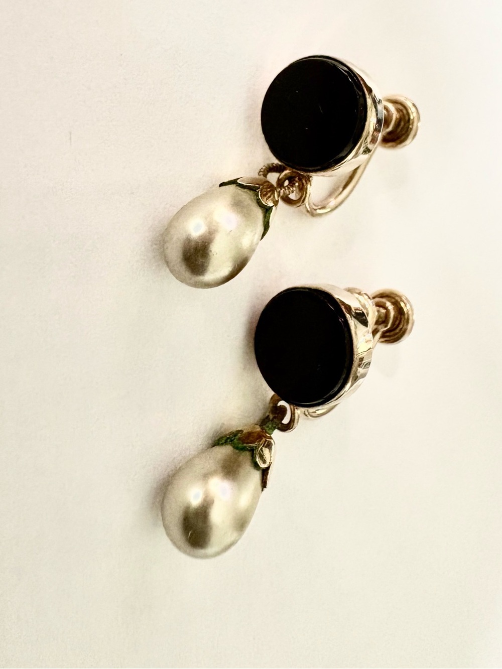 Van Dell Vintage 1/20 12K G.F. Black onyx and Pearl Drop Screw back Earrings